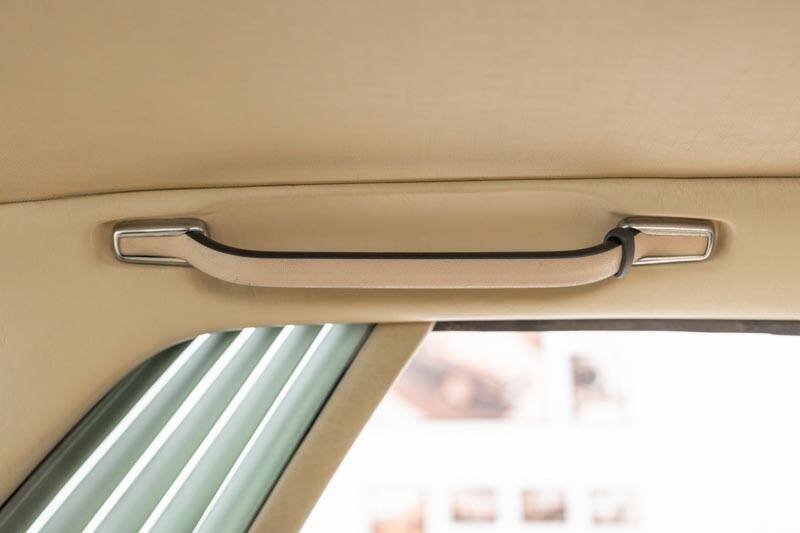 Image 66/89 of Mercedes-Benz 500 SLC (1980)