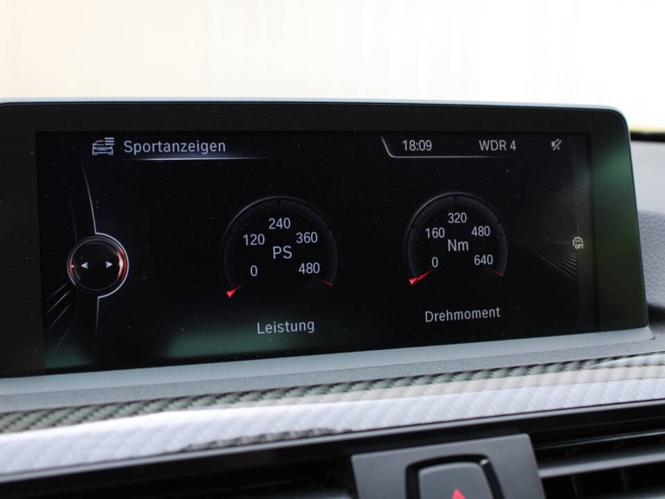 Image 47/98 of BMW M4 (2014)