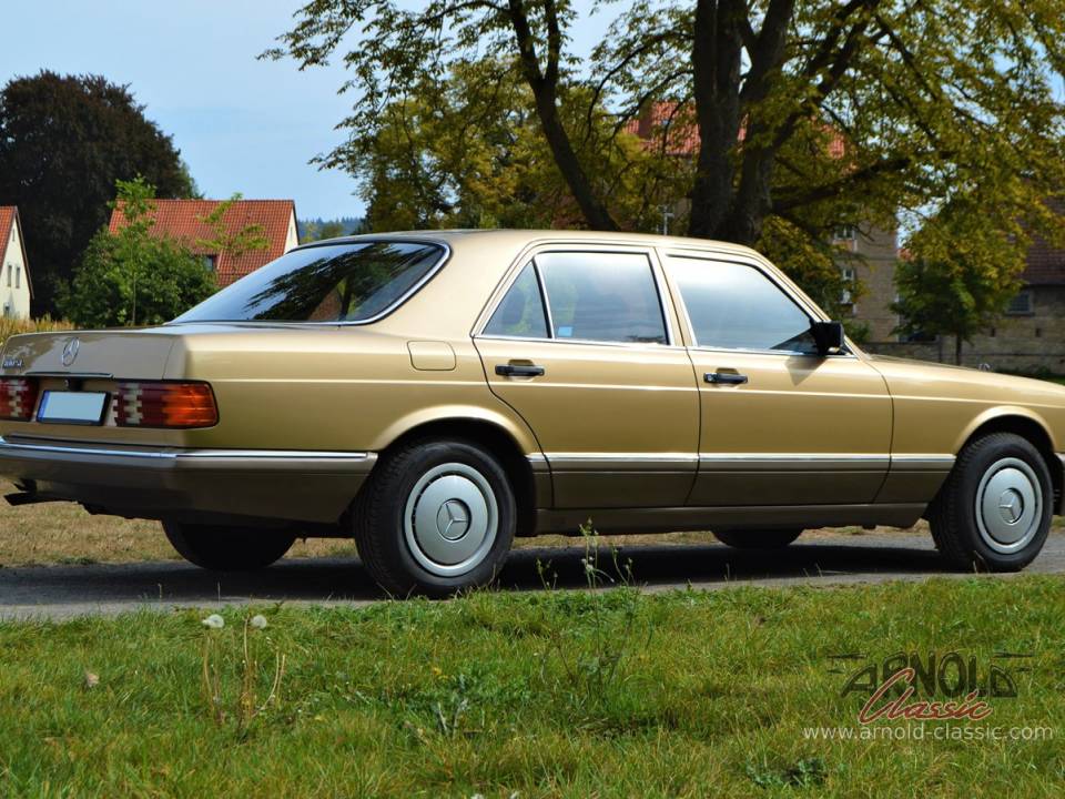 Image 3/39 of Mercedes-Benz 300 SE (1986)