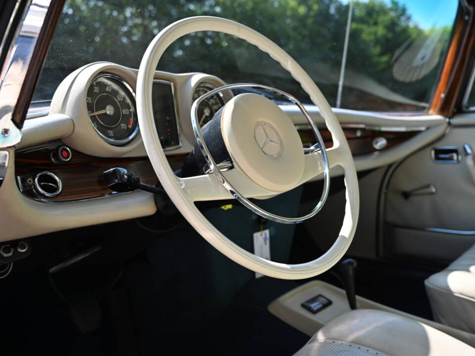 Immagine 11/17 di Mercedes-Benz 280 SE 3,5 (1971)