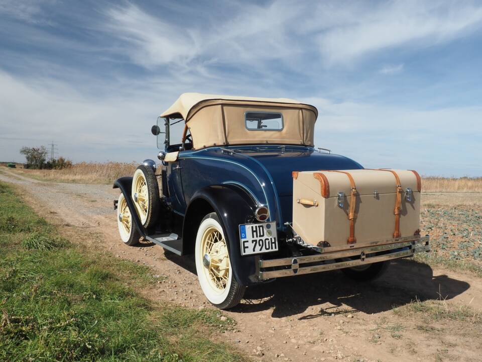 Image 5/60 of Ford Model A De Luxe (1931)