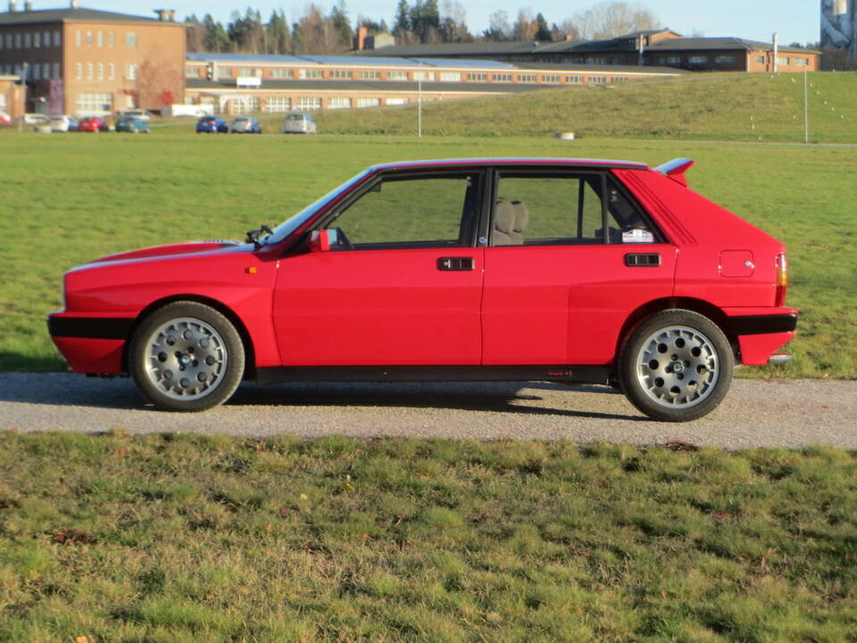 Image 16/85 of Lancia Delta HF Integrale 16V (1990)