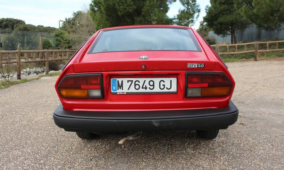 Image 8/8 of Alfa Romeo GTV 2.0 (1985)