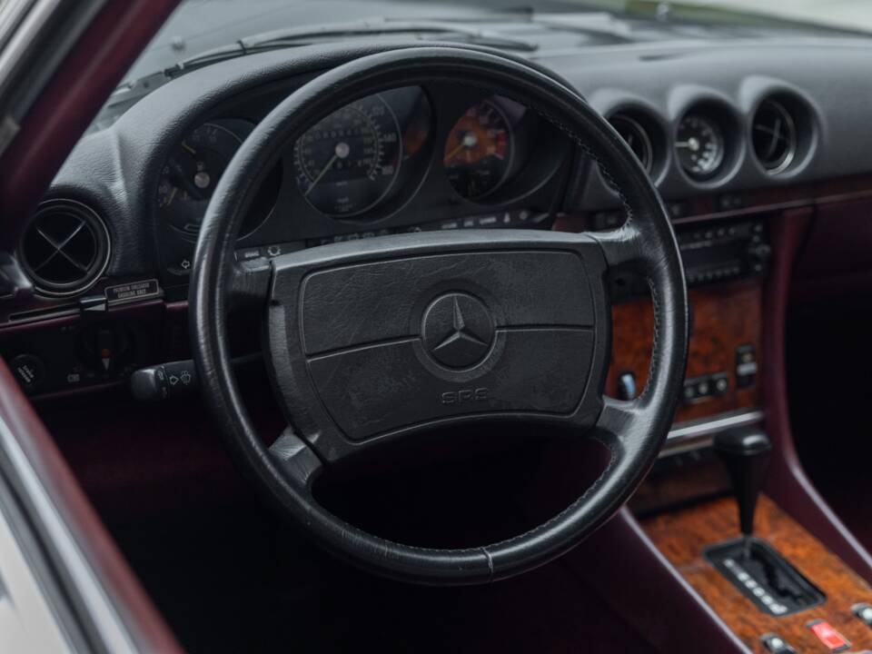 Afbeelding 23/50 van Mercedes-Benz 560 SL (1986)