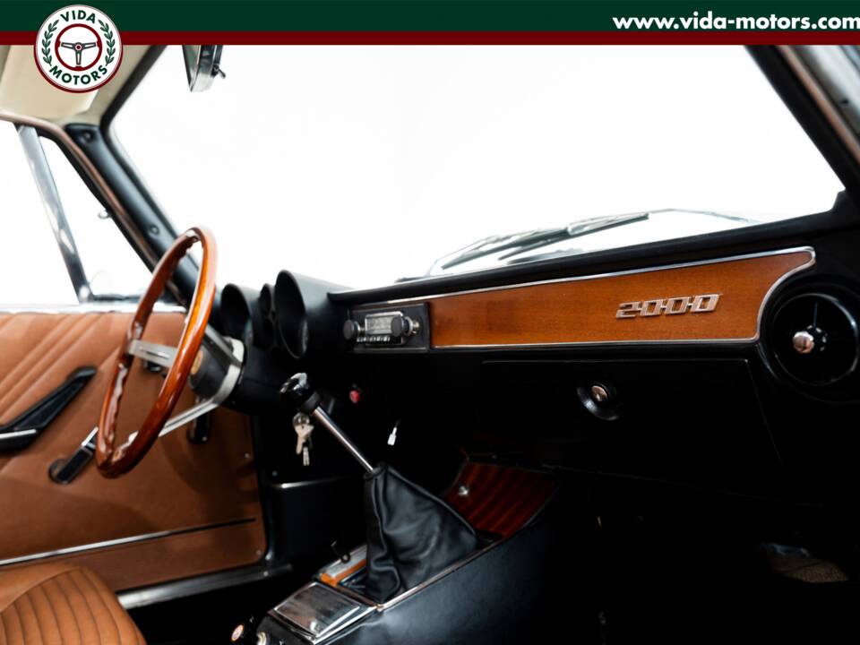 Image 11/15 of Alfa Romeo 2000 GT Veloce (1974)
