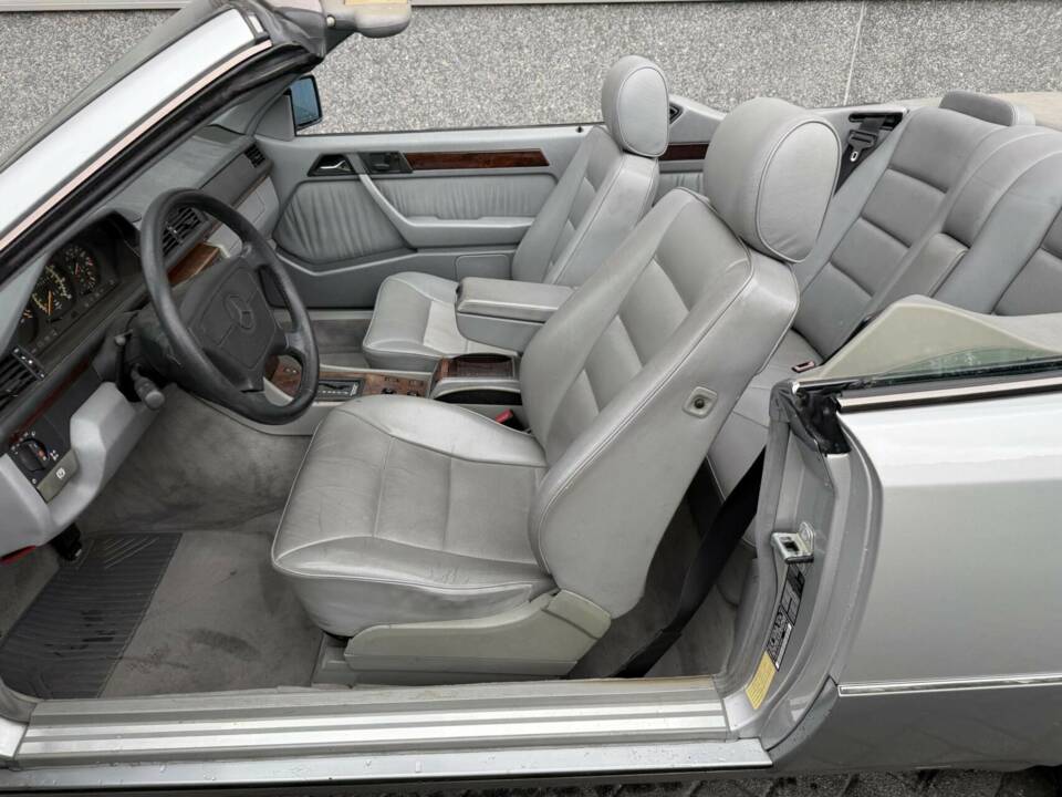 Bild 27/50 von Mercedes-Benz E 320 (1995)
