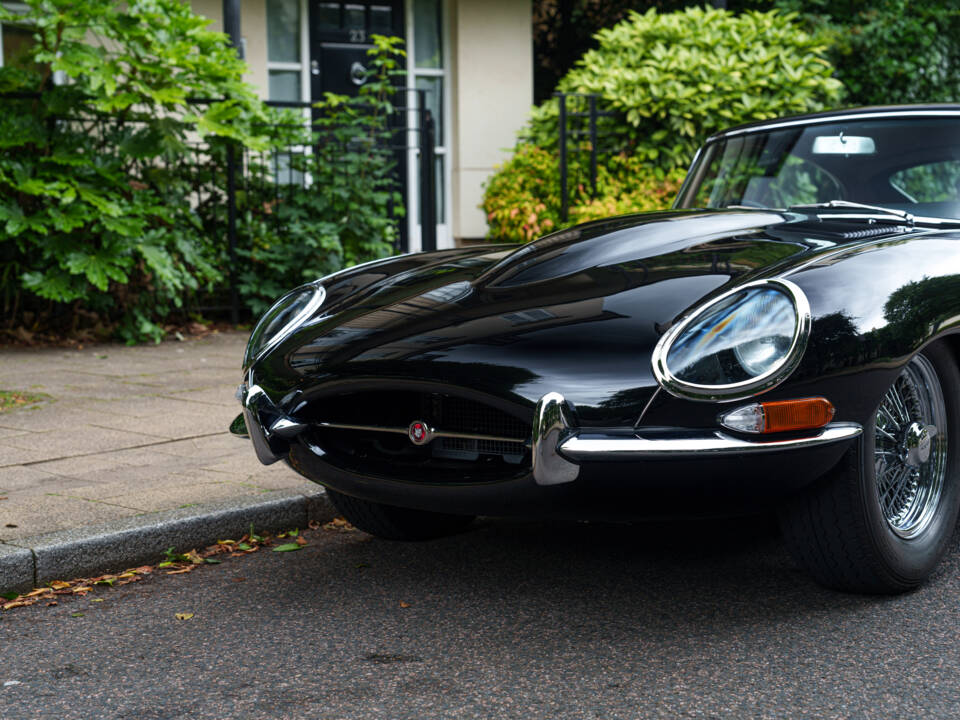 Image 7/25 of Jaguar E-Type 3.8 (1964)