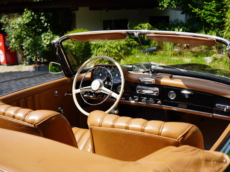 Afbeelding 2/10 van Mercedes-Benz 190 SL (1959)