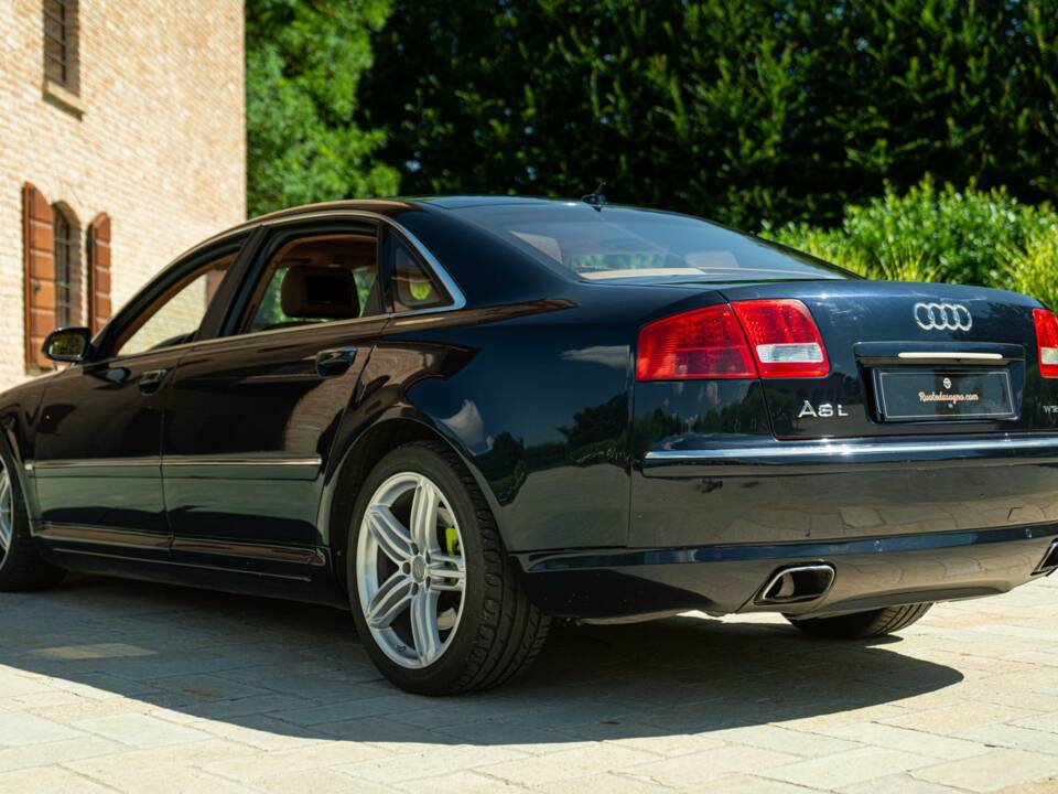 Image 7/50 of Audi A8 6.0 W12 L quattro (2004)