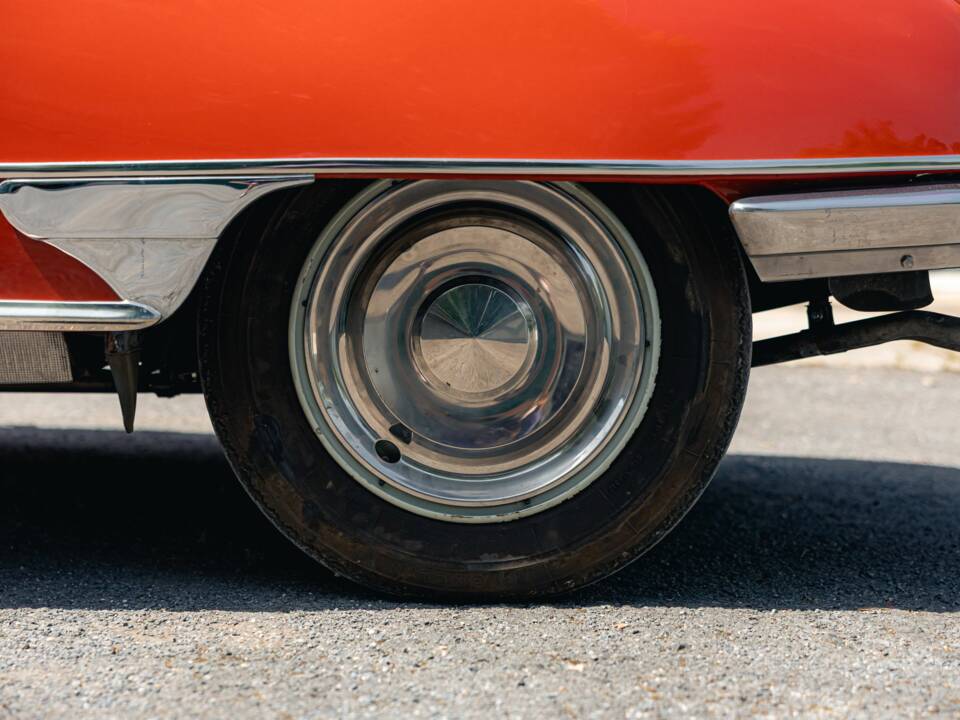 Image 16/56 of Citroën DS 21 Chapron (1967)