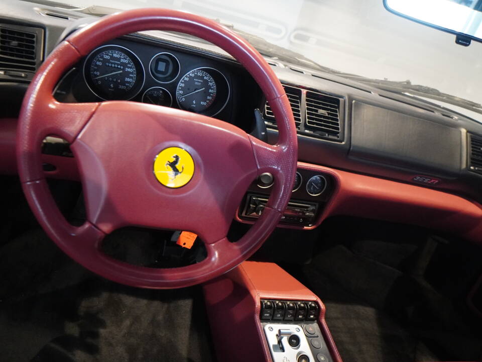 Bild 10/20 von Ferrari F 355 Spider (1998)