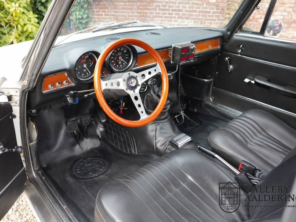 Image 3/50 of Alfa Romeo Giulia 1300 GT Junior (1970)