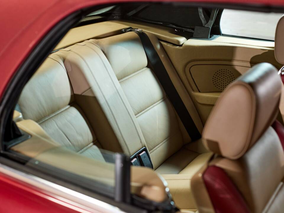 Image 28/45 of BMW 320i (1990)