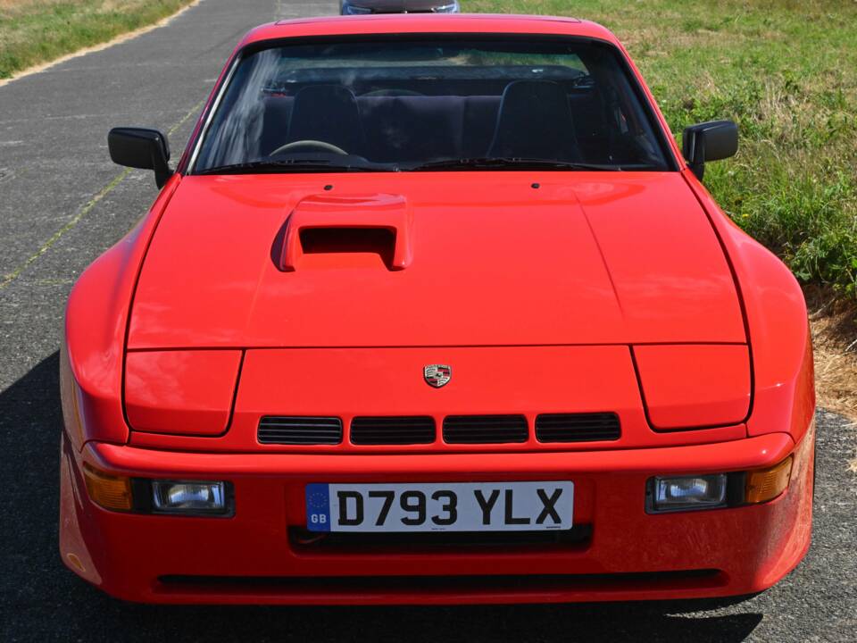 Image 32/50 of Porsche 924 Carrera GT (1986)
