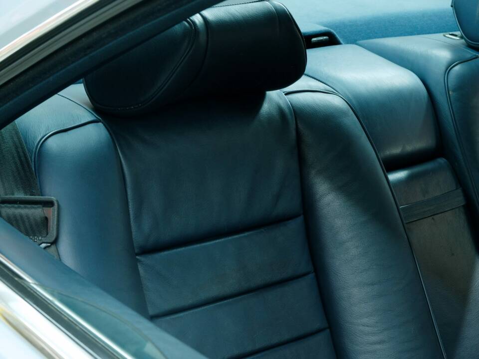 Image 35/50 of Mercedes-Benz 500 SEC (1982)