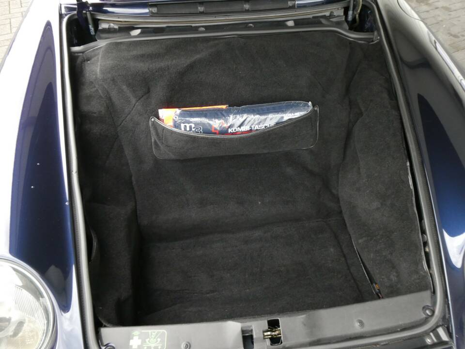 Image 20/29 of Porsche 911 Carrera (1995)