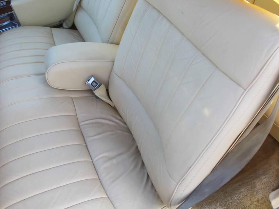 Image 12/56 of Cadillac Coupe DeVille (1977)
