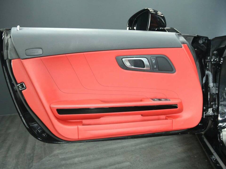 Image 10/30 of Mercedes-Benz SLS AMG Roadster (2012)