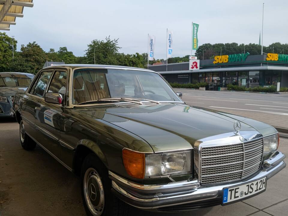 Image 3/4 de Mercedes-Benz 280 SEL (1976)