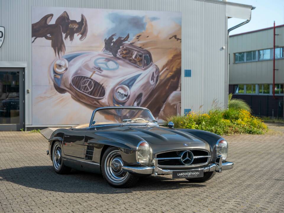 Afbeelding 2/38 van Mercedes-Benz 300 SL Roadster (1961)