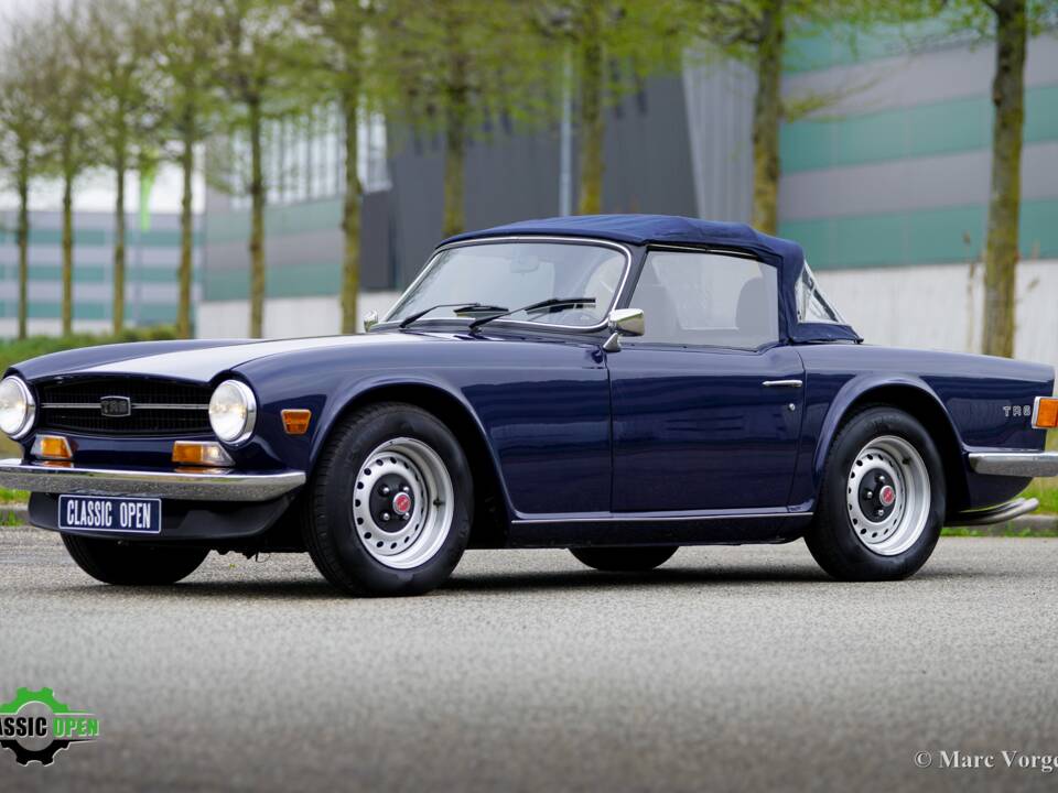 Image 30/42 of Triumph TR 6 PI (1972)