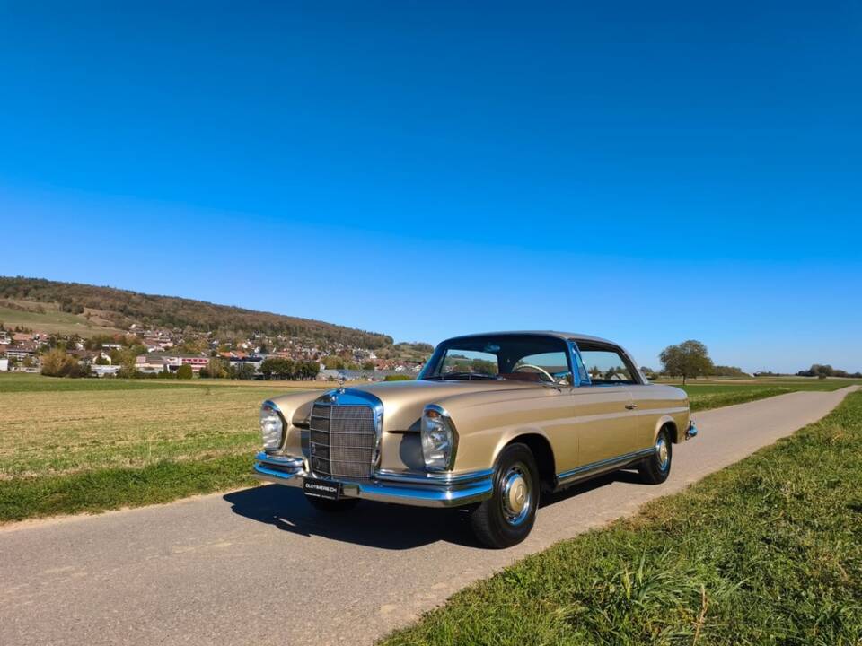 Afbeelding 1/30 van Mercedes-Benz 220 SE b (1961)