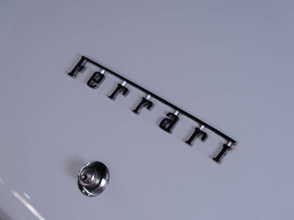 Image 16/36 of Ferrari 330 GT 2+2 (1964)