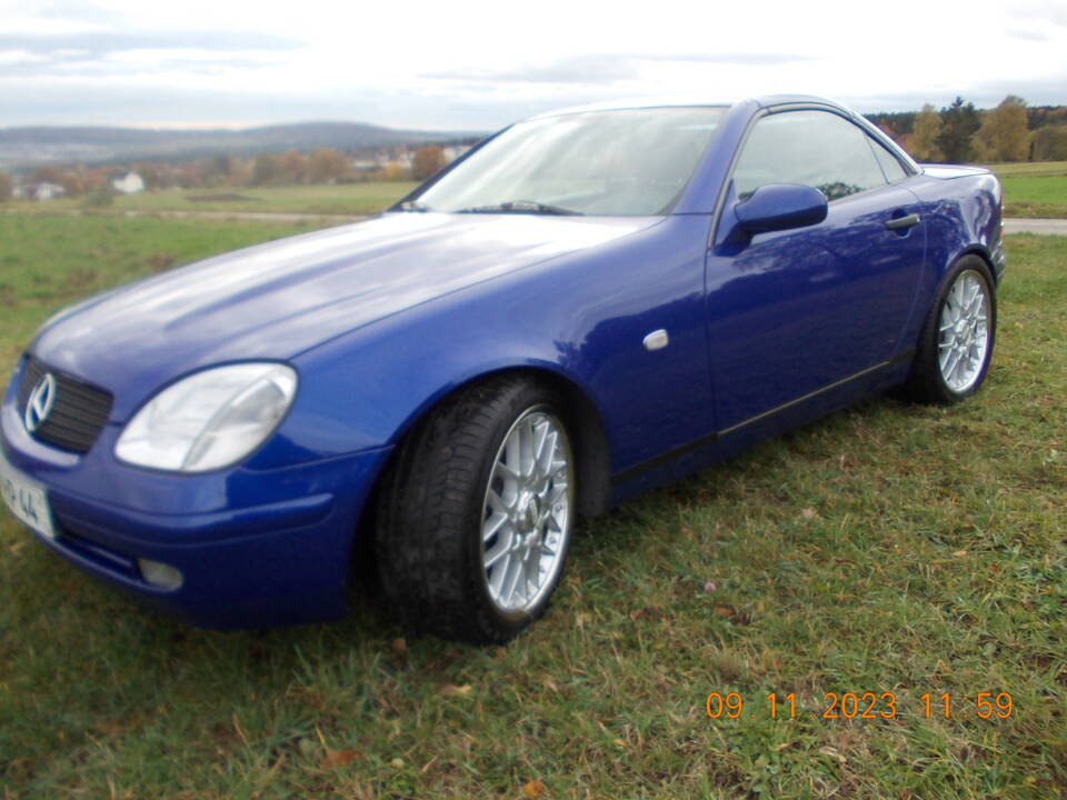 Image 10/42 de Mercedes-Benz SLK 230 Kompressor (1998)