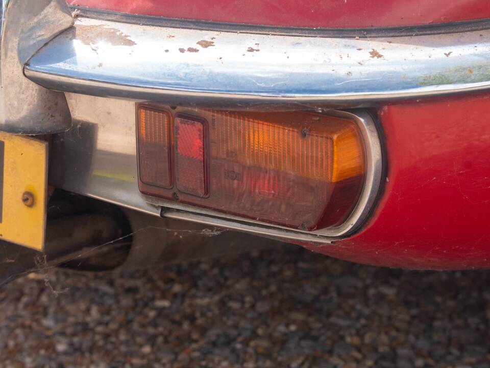 Image 24/50 de Jaguar Type E V12 (2+2) (1973)