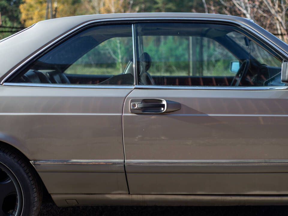 Image 19/95 of Mercedes-Benz 560 SEC (1985)