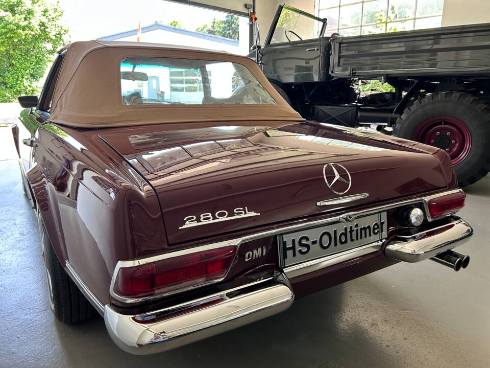 Image 10/40 de Mercedes-Benz 280 SL (1968)