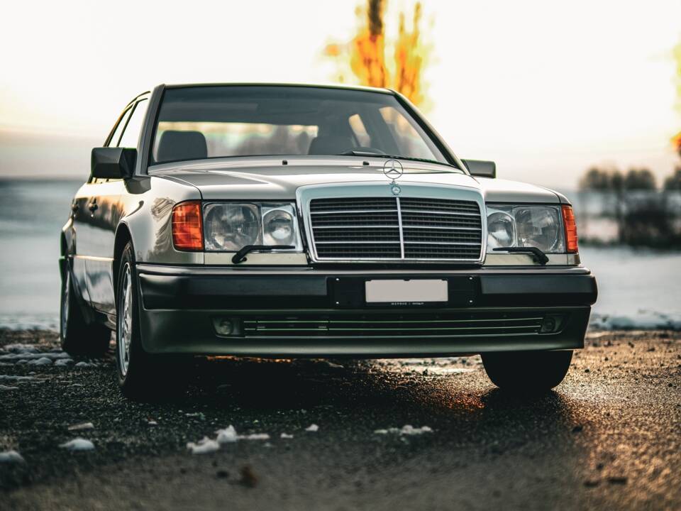 Immagine 5/20 di Mercedes-Benz 500 E (1991)