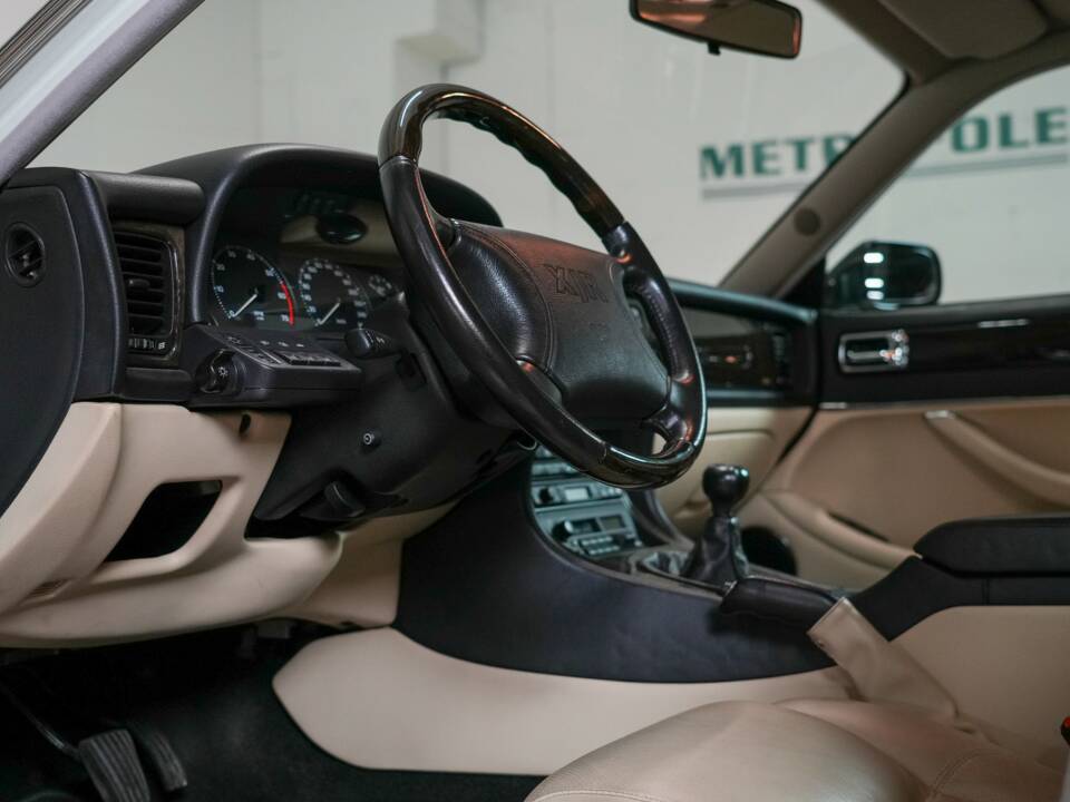 Image 20/50 of Jaguar XJR 4.0 (1995)