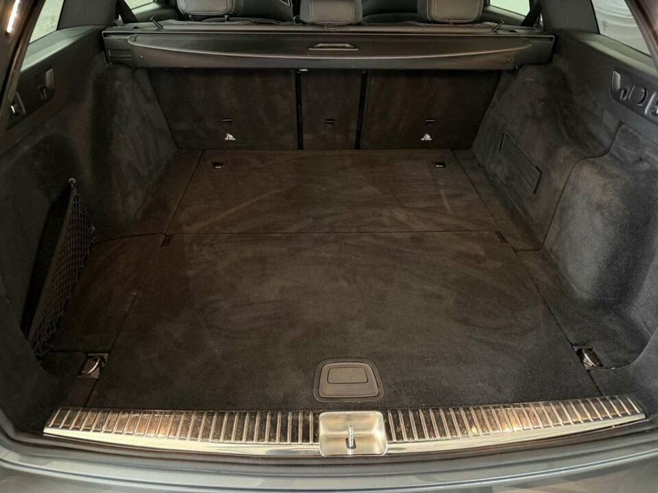 Image 28/32 of Mercedes-Benz E 200 d (2020)