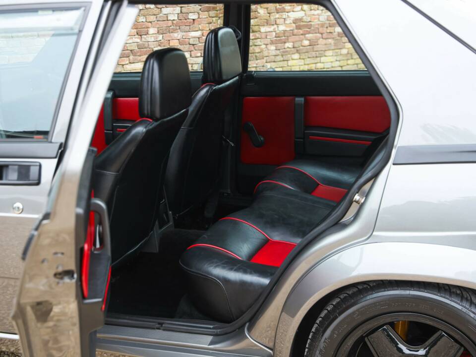 Afbeelding 26/50 van Alfa Romeo 75 3.0 V6 QV (1988)
