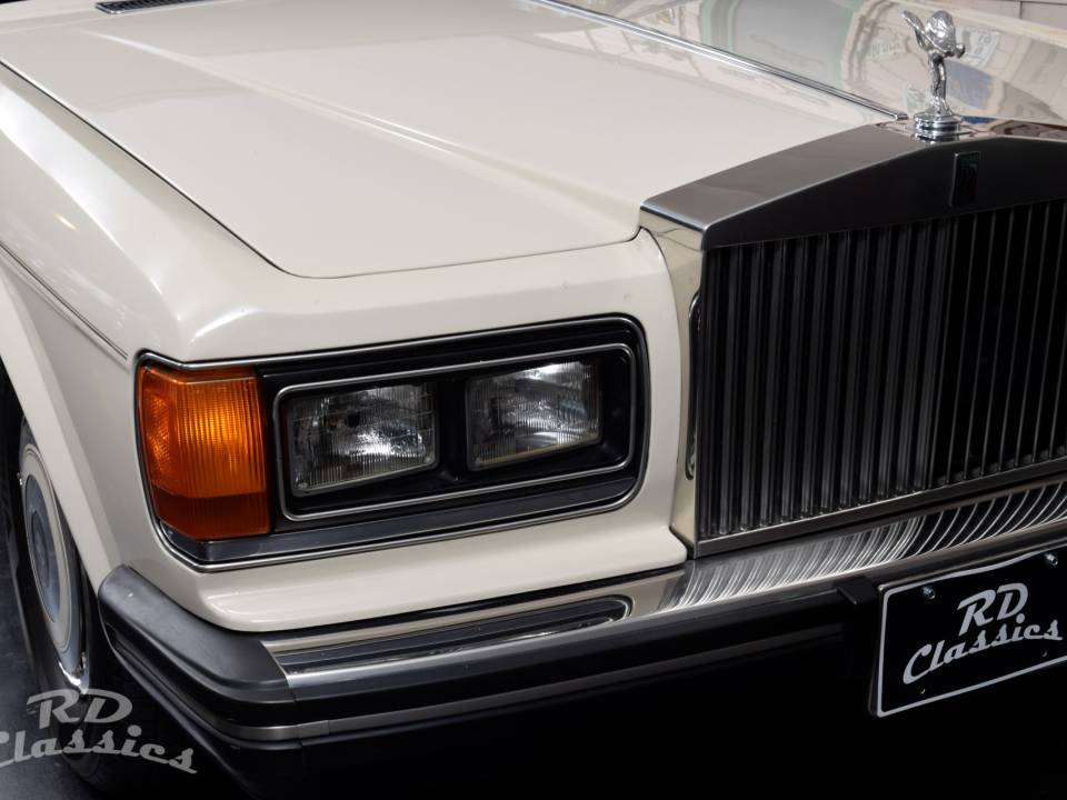 Image 35/50 of Rolls-Royce Silver Spur (1988)