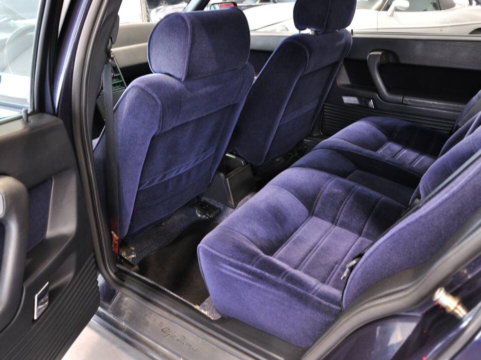 Image 20/26 of Alfa Romeo 164 2.0 Super V6 (1993)