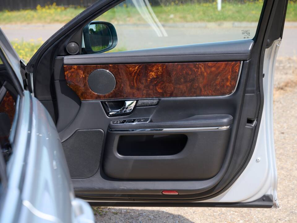 Image 4/10 of Jaguar XJ 5.0 (2012)