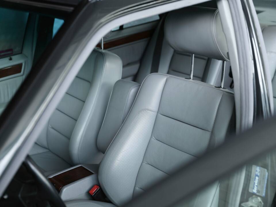 Bild 37/50 von Mercedes-Benz 500 E (1993)