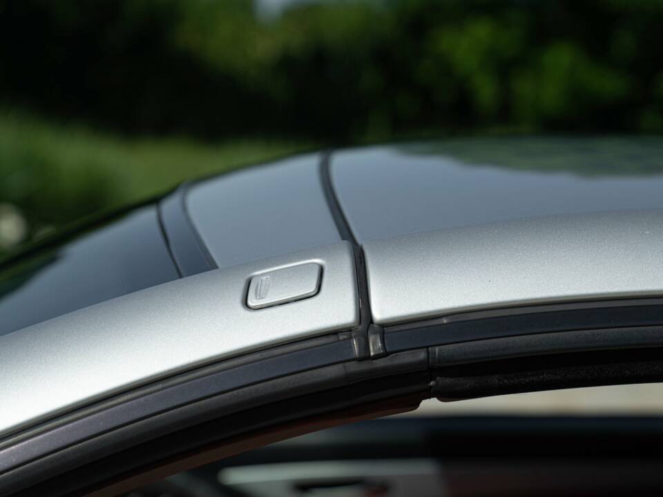 Image 17/50 of Mercedes-Benz SL 55 AMG (2002)