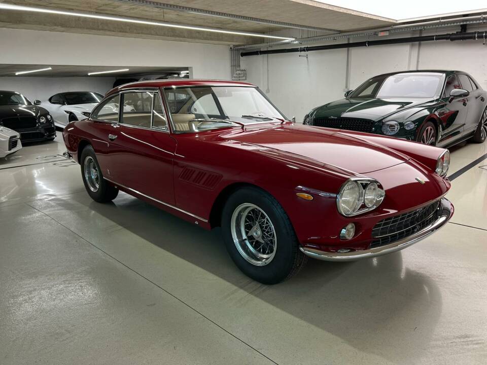 Image 2/50 of Ferrari 330 GT 2+2 (1965)