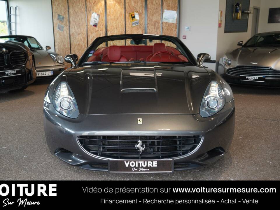 Imagen 7/39 de Ferrari California (2010)