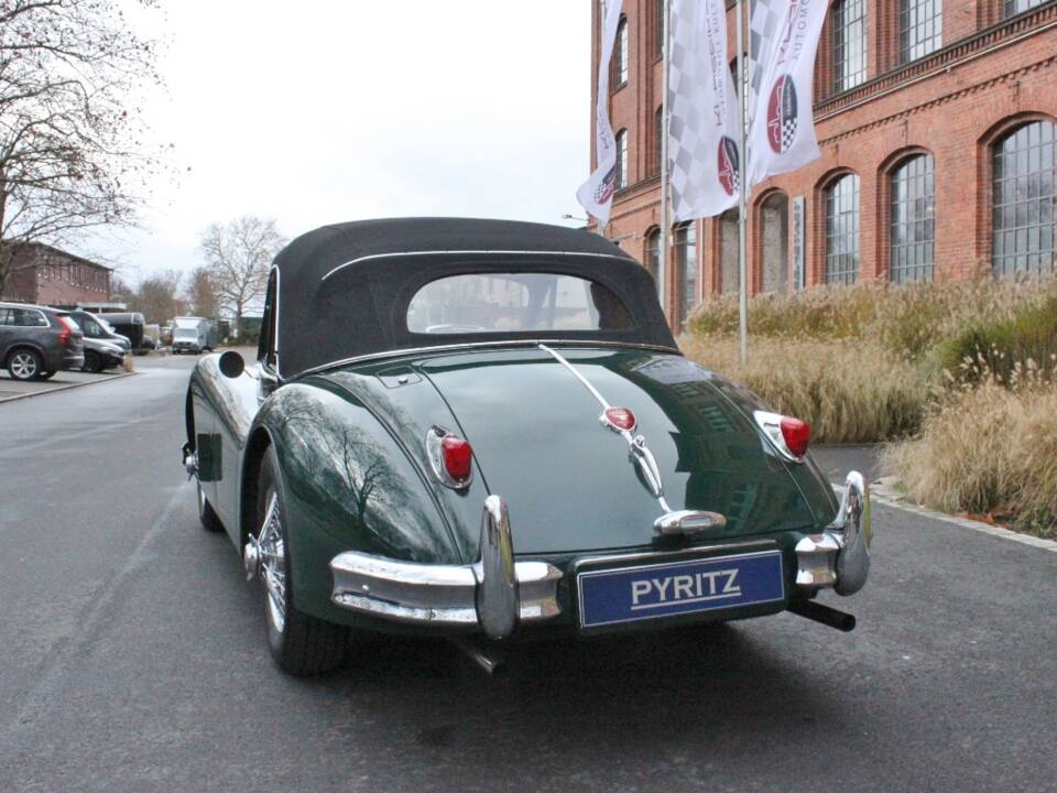 Image 15/16 of Jaguar XK 140 SE DHC (1956)
