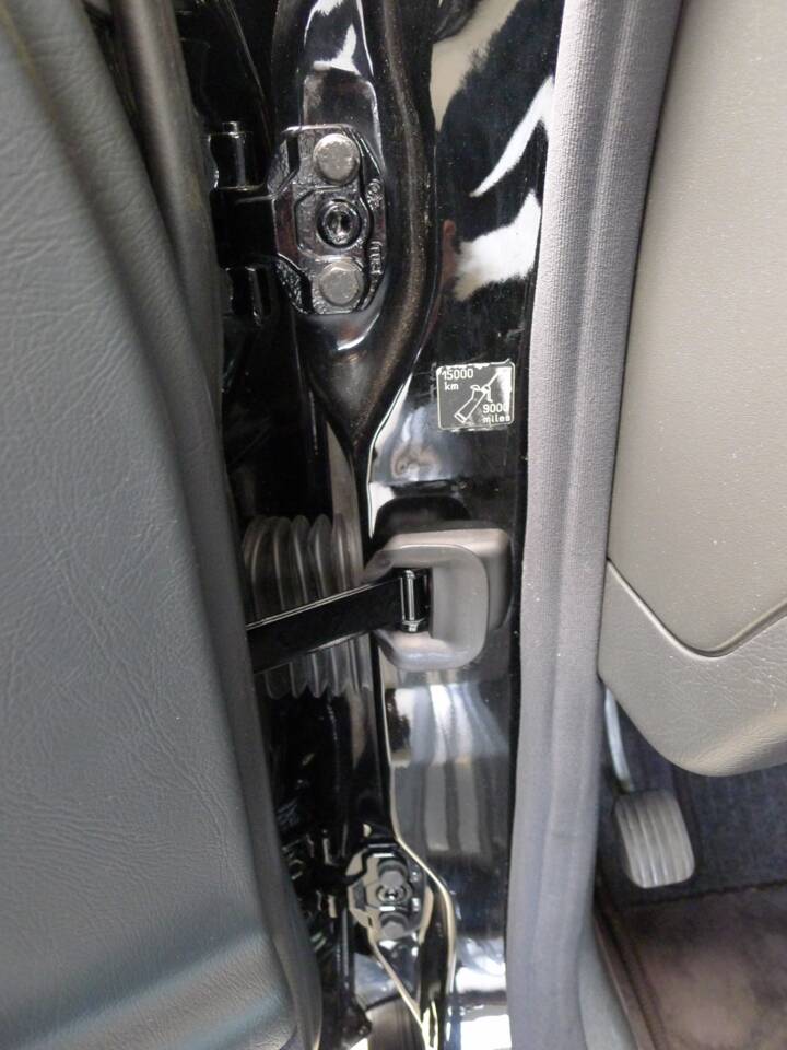 Image 14/33 of Mercedes-Benz E 230 (1995)