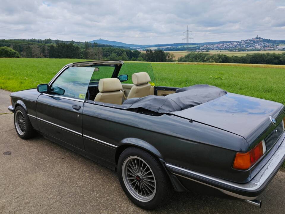 Image 6/21 de BMW 323i (1982)