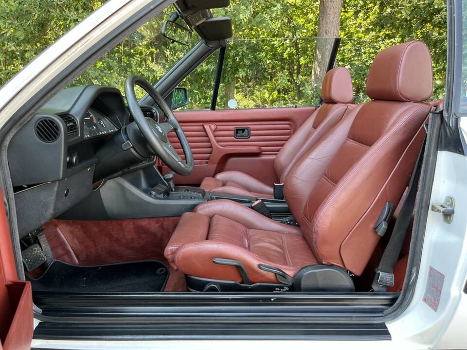 Image 2/8 of BMW 320i (1983)