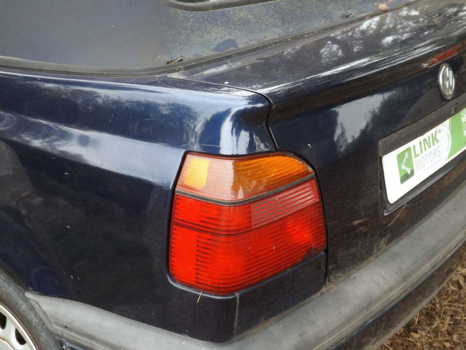 Image 32/50 of Volkswagen Golf III Cabrio 1.6 (1996)