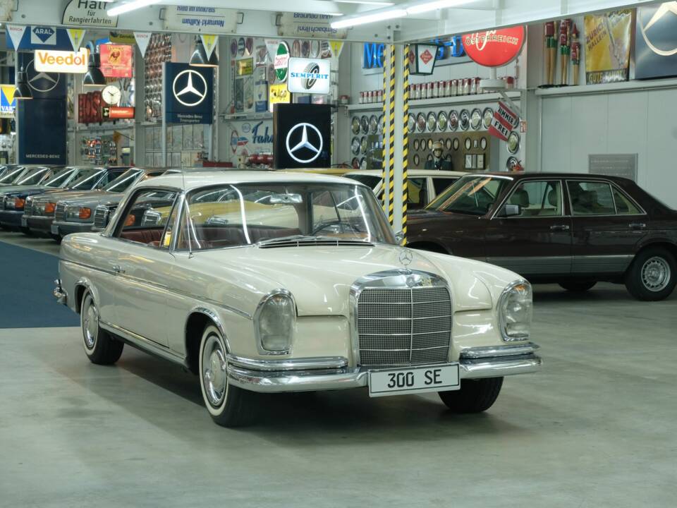 Image 17/50 of Mercedes-Benz 300 SE (1966)