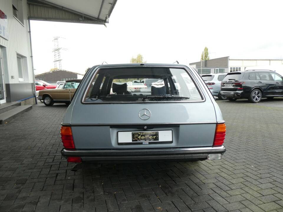 Image 5/21 of Mercedes-Benz 280 TE (1984)