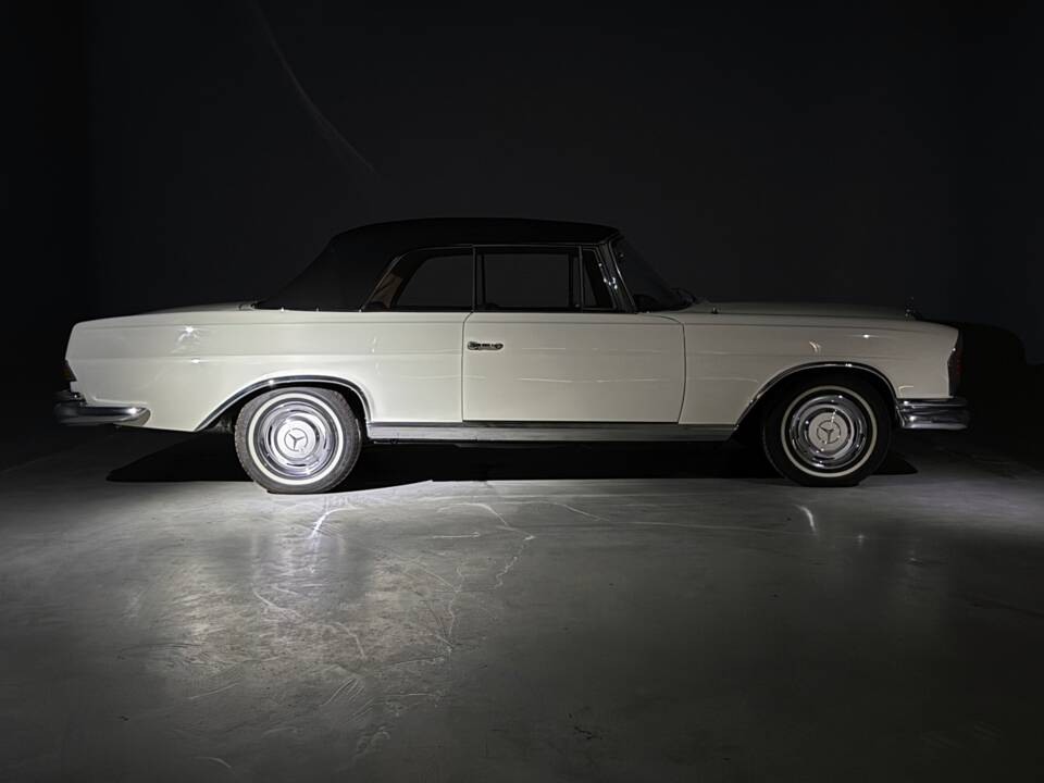 Afbeelding 2/36 van Mercedes-Benz 250 SE (1966)
